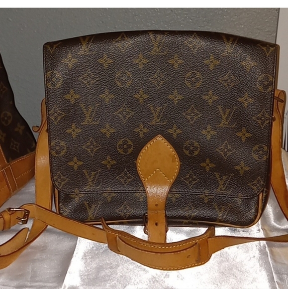 Louis Vuitton This beautiful GM size Authentic Cartouchiere CB Selling for $895. - Picture 1 of 14